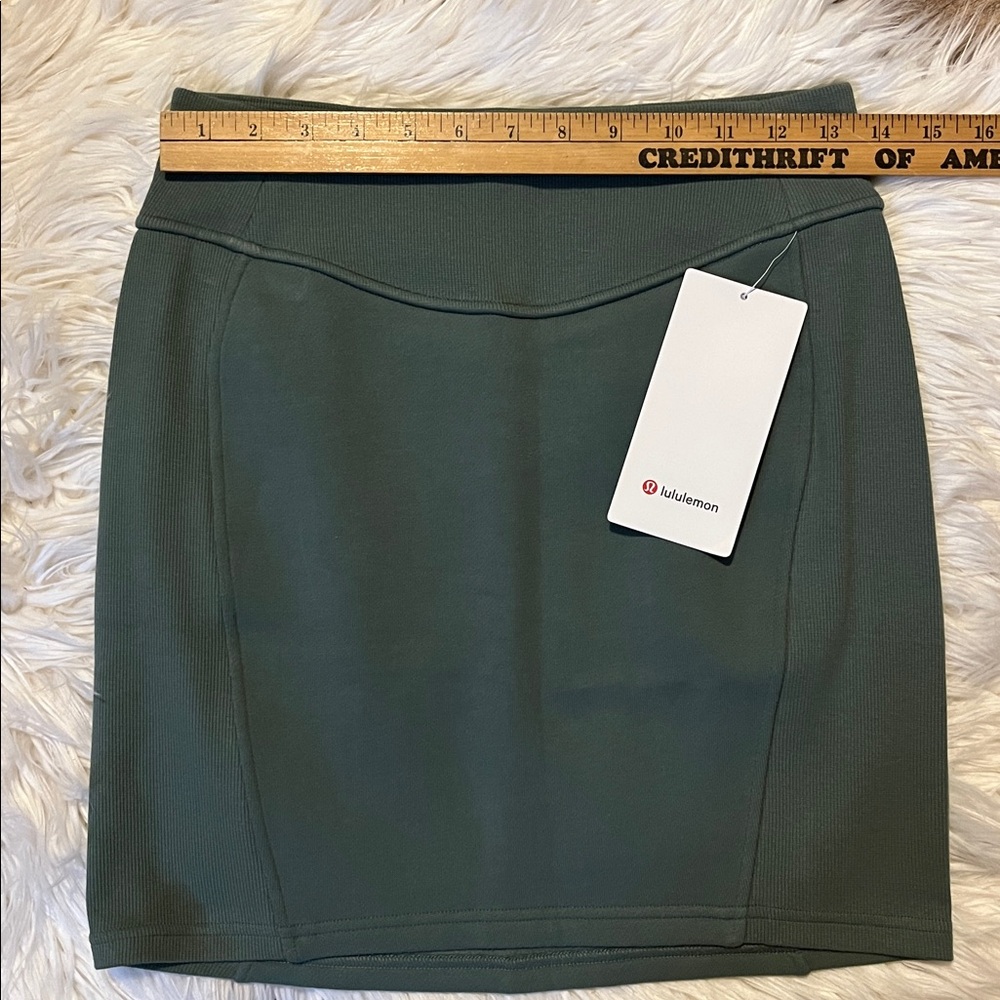 Lululemon BNWT Scuba High-Rise Mini Skirt in the color Grey Eucalyptus 68.00MSRP - Picture 9 of 9